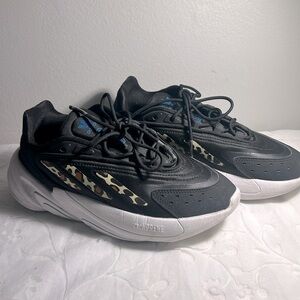 Adidas animal print size 4.5